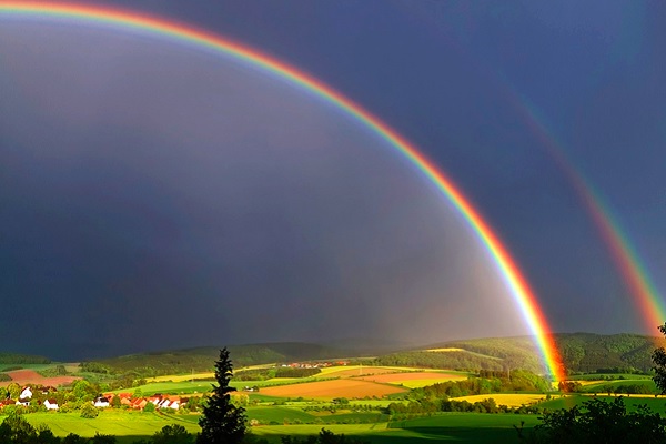 How are rainbows formed?